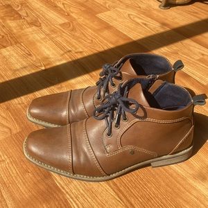 Worn Size 8.5 APT.9 shoes